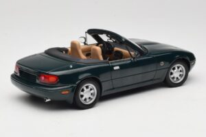 Mazda MX-5 NA Emerald Green Gate 1:18 01017 Métal — image 3 sur 8