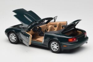 Mazda MX-5 NA Emerald Green Gate 1:18 01017 Métal — image 5 sur 8