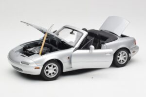 Mazda MX-5 Miata NA Highlight Argent Gate 1:18 1015 Métal — image 2 sur 8