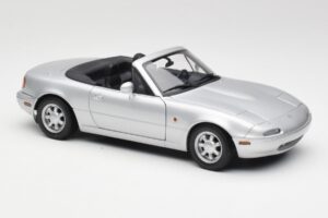 Mazda MX-5 Miata NA Highlight Argent Gate 1:18 1015 Métal — image 6 sur 8