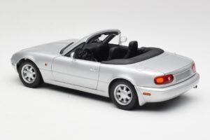 Mazda MX-5 Miata NA Highlight Argent Gate 1:18 1015 Métal — image 7 sur 8