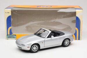 Mazda MX-5 Miata NA Highlight Argent Gate 1:18 1015 Métal — image 8 sur 8
