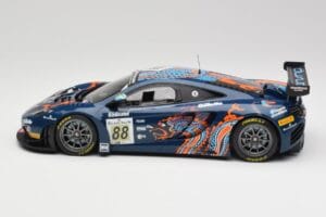 McLaren 12C GT3 #88 Von Ryan Racing A. Barff / T. Goodwin / B. Senna Spa 24 Hours 2013 Minichamps 1:18 151131388 Métal — image 3 sur 6