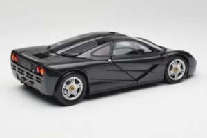 McLaren F1 Carbon Noir Métallique Minichamps 1:18 530133420 Métal — image 3 sur 8