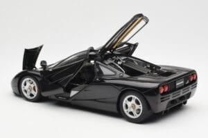 McLaren F1 Road Car Noir AUTOart 1:18 76002 Métal — image 5 sur 8
