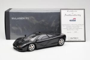 McLaren F1 Road Car Noir AUTOart 1:18 76002 Métal — image 8 sur 8