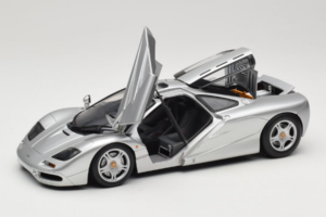 McLaren F1 Argent UT Models 1:18 530133180-R1 Métal — image 2 sur 8