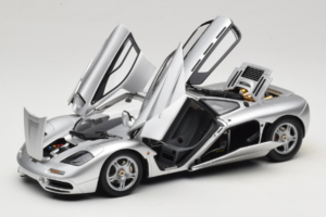 McLaren F1 Argent LCD 1:18 LCD18014-SI Métal — image 2 sur 8