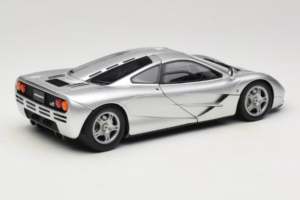 McLaren F1 Argent LCD 1:18 LCD18014-SI Métal — image 3 sur 8