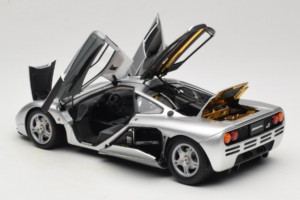 McLaren F1 Argent LCD 1:18 LCD18014-SI Métal — image 5 sur 8