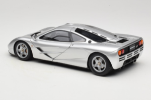 McLaren F1 Argent LCD 1:18 LCD18014-SI Métal — image 7 sur 8