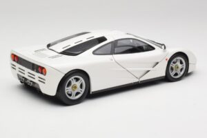 McLaren F1 Blanc Minichamps 1:18 530133424 Métal — image 3 sur 8