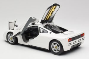 McLaren F1 Blanc Minichamps 1:18 530133424 Métal — image 5 sur 8