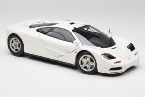 McLaren F1 Blanc Minichamps 1:18 530133424 Métal — image 6 sur 8