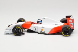 McLaren Ford MP4/8 #7 M. Hakkinen 1993 Minichamps 1:18 530931837 Métal — image 3 sur 6