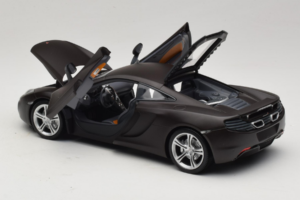 McLaren MP4-12C Matt Black Minichamps 1:18 110133021 Métal — image 5 sur 8