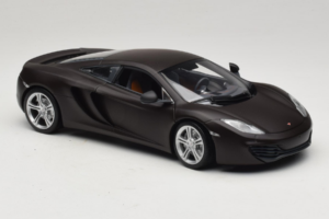 McLaren MP4-12C Matt Black Minichamps 1:18 110133021 Métal — image 6 sur 8