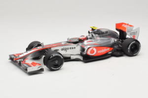 McLaren MP4-24 Mercedes #2 H. Kovalainen F1 2009 Dealer Edition Minichamps 1:18 B66960041 Métal