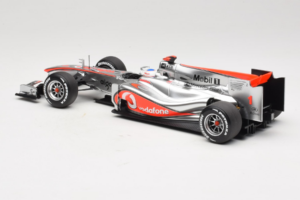 McLaren MP4-25 Mercedes #1 J. Button Vodafone McLaren Showcar F1 2010 Minichamps 1:18 530101801 Métal — image 5 sur 7