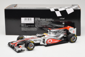 McLaren MP4-26 Mercedes #3 L. Hamilton Vodafone McLaren Showcar F1 2011 Minichamps 1:18 530111873 Métal — image 6 sur 7
