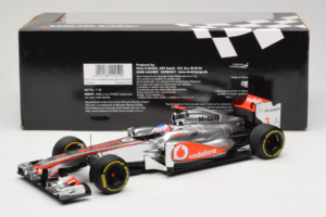 McLaren MP4-27 Mercedes #3 J. Button Vodafone McLaren Showcar F1 2012 Minichamps 1:18 530121873 Métal — image 6 sur 7