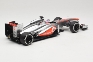 McLaren MP4-28 Mercedes #5 J. Button Vodafone McLaren F1 2013 Minichamps 1:18 530131805 Métal — image 2 sur 7