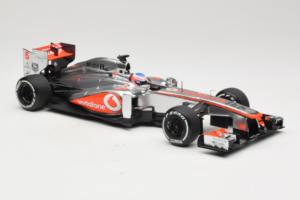 McLaren MP4-28 Mercedes #5 J. Button Vodafone McLaren F1 2013 Minichamps 1:18 530131805 Métal — image 4 sur 7