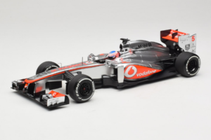 McLaren MP4-28 Mercedes #5 J. Button Vodafone McLaren F1 2013 Minichamps 1:18 530131805 Métal