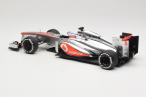 McLaren MP4-28 Mercedes #5 J. Button Vodafone McLaren F1 2013 Minichamps 1:18 530131805 Métal — image 5 sur 7