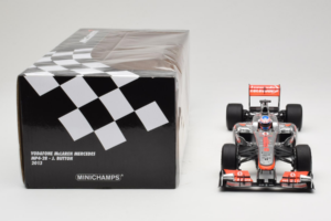 McLaren MP4-28 Mercedes #5 J. Button Vodafone McLaren F1 2013 Minichamps 1:18 530131805 Métal — image 7 sur 7