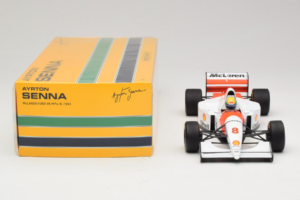 McLaren MP4/8 Ford #8 A. Senna Marlboro McLaren 1993 Minichamps 1:18 540931808 Métal — image 6 sur 7