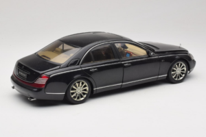 Maybach 57S Noir AUTOart 1:18 76156 Métal — image 3 sur 7