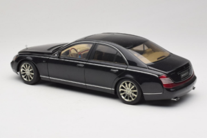 Maybach 57S Noir AUTOart 1:18 76156 Métal — image 6 sur 7