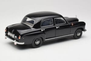 Mercedes 180 W120 Ponton Noir Revell 1:18 08973 Métal — image 3 sur 8