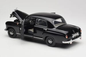 Mercedes 180 W120 Ponton Noir Revell 1:18 08973 Métal — image 5 sur 8