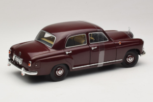 Mercedes 180 Ponton Rouge Foncé Revell 1:18 08876 Métal — image 2 sur 6