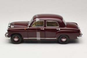 Mercedes 180 Ponton Rouge Foncé Revell 1:18 08876 Métal — image 3 sur 6