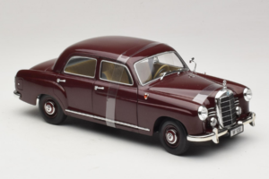 Mercedes 180 Ponton Rouge Foncé Revell 1:18 08876 Métal — image 4 sur 6