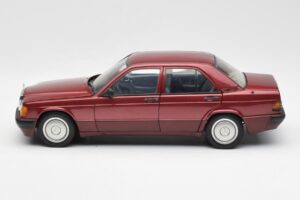 Mercedes 190E W201 2.0 Rouge Dealer Edition AUTOart 1:18 B66040383 Métal — image 4 sur 8