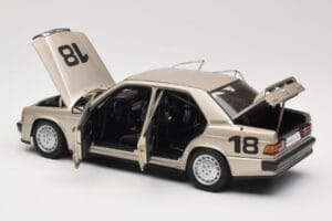 Mercedes 190E 2.3-16 W201 #1 N. Lauda Race of Champions Nurburgring 1984 AUTOart 1:18 88431 Métal — image 5 sur 8