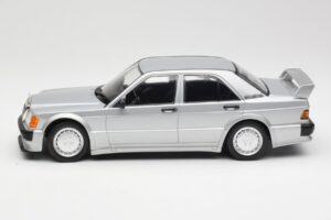 Mercedes 190E 2.5-16 EVO 1 W201 Argent Minichamps 1:18 155036001 Métal — image 3 sur 6