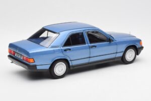 Mercedes 190E W201 Diamond Bleu Édition Concessionnaire Norev 1:18 B66040661 Métal — image 3 sur 8