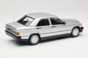 Mercedes 190E W201 Argent Minichamps 1:18 155037004 Métal — image 2 sur 6