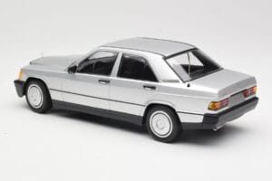 Mercedes 190E W201 Argent Minichamps 1:18 155037004 Métal — image 5 sur 6