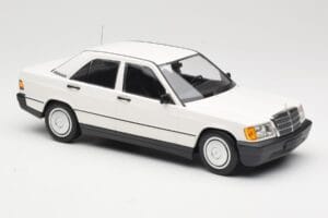 Mercedes 190E W201 Blanc Minichamps 1:18 155037002 Métal — image 4 sur 6