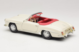 Mercedes 190SL Blanc Maisto 1:18 50274 Métal — image 7 sur 8