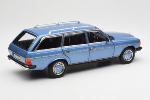 Mercedes 200 S123 T-Model Diamond Bleu Édition Concessionnaire Norev 1:18 B66040671 Métal — image 3 sur 8
