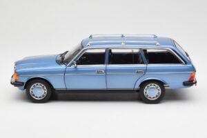 Mercedes 200 S123 T-Model Diamond Bleu Édition Concessionnaire Norev 1:18 B66040671 Métal — image 4 sur 8