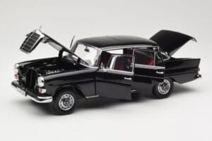 Mercedes 200 W110 Noir Norev 1:18 183574 Métal — image 2 sur 8