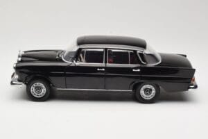 Mercedes 200 W110 Noir Norev 1:18 183574 Métal — image 4 sur 8